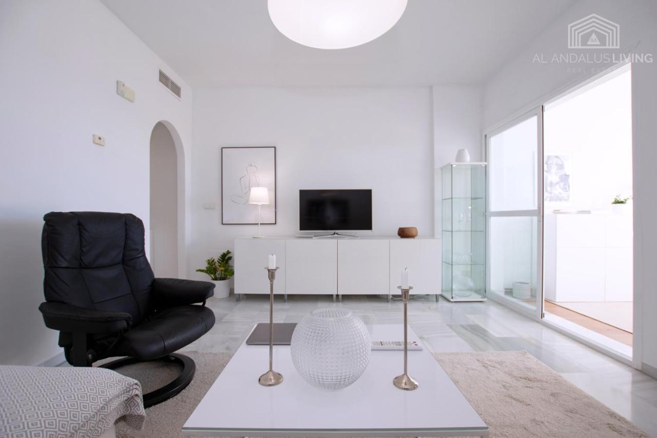 Scandinavian Style Apartment With Amazing Sea Views And South West Facing Sunny Terrace In Miraflores Walking Distance To The Beach! Малага Екстериор снимка